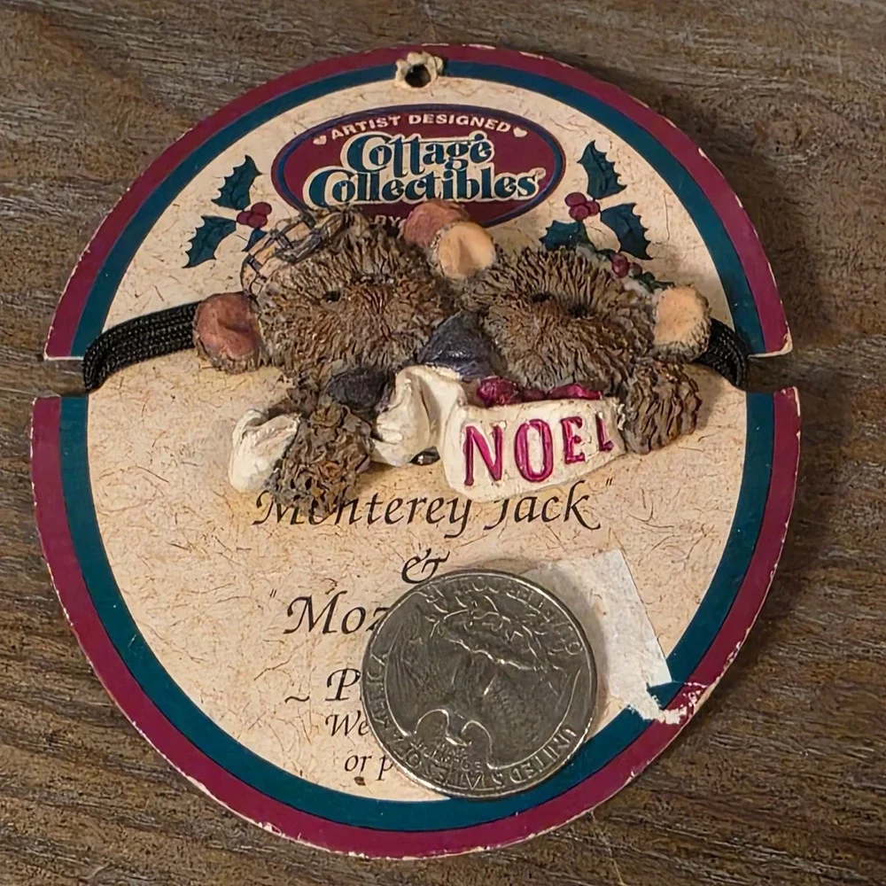 Cottage Collectibles by Ganz Artist Designed Noel‎ Monterey Jack Mozzarella Pin